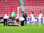 Văn Phong nhập viện cấp cứu sau trận hòa Myanmar