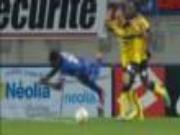 Kịch sỹ sân cỏ: Bóng đá hay...thi bơi?!?