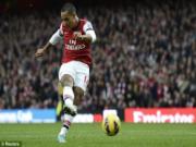 Arsenal vẫn chưa từ bỏ Walcott, Chelsea và Liverpool lại phải chờ đợi