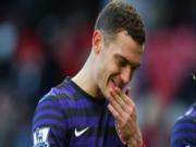 Arsene Wenger chỉ trích thậm tệ Vermaelen sau trận thua Man Utd