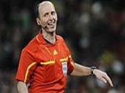 Trọng tài “tai tiếng” Mike Dean cầm còi trận Man Utd - Arsenal