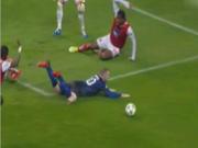 Có chăng chuyện Wayne Rooney đã "diễn kịch" để kiếm về bàn 11m quyết định cho Man Utd?