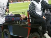 Tin nóng: Lionel Messi rời sân bằng ... xe điện, Barcelona hồi hộp chờ tin tốt lành