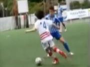 Cầu thủ của CLB hạng 3 BĐN khiến châu Âu điên loạn