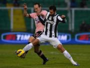 Juventus thắng nhọc nhằn người anh em Palermo trong ngày Conte tái xuất