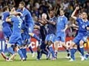 Calcio 1 năm nhìn lại: Nụ cười trong tâm bão