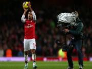 Arsenal chấp nhận "phá két" để giữ chân Theo Walcott