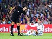 Real “hít khói” Barca: Đừng đổ lỗi lên đầu trọng tài!