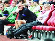 Có thật Wenger quá “độc tài” ở Arsenal?