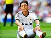 Mesut Oezil: Càng bị Mourinho phạt nặng, càng đá như 'lên đồng'