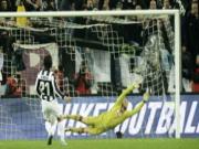 Cú sút penalty tệ nhất trong sự nghiệp của Andrea Pirlo?