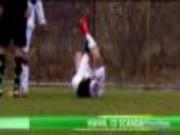 Phạm lỗi thô bạo, bị...mẹ đối thủ xuống tận nơi hỏi tội!