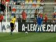 Cứu thua xuất thần: Bay qua, bật lại" để cản penalty và cả đá bồi!