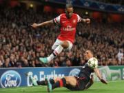 Olympiakos - Arsenal, bỏ ít đòi nhiều