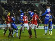 Sir Alex cảm thấy .. xấu hổ và đau đớn vì sự kém cỏi của hàng thủ