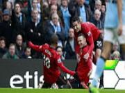 Van Persie đem về thắng lợi kịch tính cho Man Utd bằng quả đá phạt may mắn