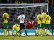 Mata được ca ngợi hết lời sau khi "tặng quà" cho Benitez