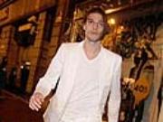 Carroll đánh người, phá hỏng “Dạ tiệc trắng”