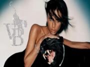 Vắng Posh, Spice Girls vẫn cứ hồi sinh