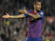 Dani Alves lại bị thẻ đỏ: Tại sao, Alves?