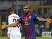 Manchester City quyết nhân lúc Barca khó khăn để "cuỗm" Dani Alves