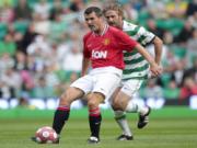 Roy Keane "gạt bỏ tư thù" để hiến kế giúp thầy cũ Alex Ferguson