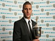 Kyle Walker ở lại thêm 5 năm với Tottenham