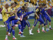 Ukraina - Thụy Điển: Sheva thách đấu Ibra