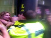 "Đồ tể" Barton bị đấm vỡ mặt chỉ vì ... ngứa mắt