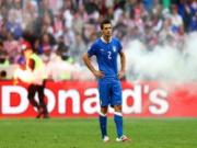 Cảnh tượng huyền ảo ở trận Italia - Croatia: Pháo sáng tạo ra màn sương bao phủ khắp sân