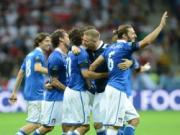 Italia vào chung kết Euro: Hát vang khúc quân hành