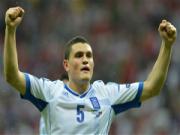 Man City tiếp tục "tranh hàng" với Man Utd