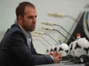 Người Đức cần đội mũ sắt khi Ronaldo sút phạt