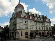 ĐT Italia trú tại khách sạn ngay bên cạnh CLB... thoát y