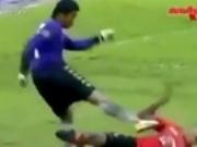 Pha trả đũa rợn tóc gáy ở giải VĐQG Thái Lan