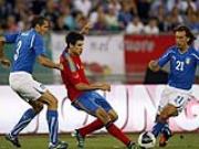 Hòa Italia, dàn sao TBN đồng loạt chỉ trích chất lượng mặt sân