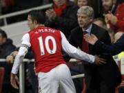 Wenger bất ngờ đổi ý, muốn giữ chân Van Persie
