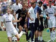 Charlie Adam triệt hạ Gareth Bale: Villas-Boas phẫn nộ, CĐV Anh hả hê