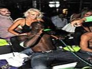 Những hình ảnh vô trách nhiệm của Balotelli với giọt máu đào