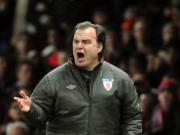 Bielsa bất ngờ rời Bilbao