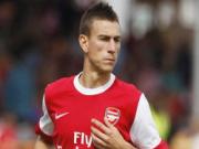 Koscielny "van nài" đồng đội Van Persie đừng chia tay Arsenal