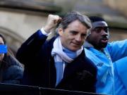 Mancini sánh ngang Sir Alex về... lương