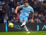 Tin xấu cho Man City: Kolarov chấn thương một tháng