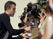 Arsenal sẽ phải giữ chân Van Persie bằng mọi giá