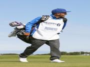 Tevez bị chê 'ngu ngốc' trên sân golf