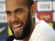 Alves: Nếu Mou là "Ngài duy nhất" thì Pep còn hơn cả thế