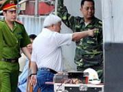 Bóng đá Việt Nam còn cái mặt nạ nào chưa rơi?