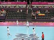 Các khán đài Olympic vắng lặng nhưng người dân không thờ ơ