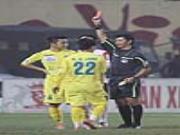 Từ việc treo còi 2 trọng tài Văn Đông và Phi Long: Có hay không âm mưu?