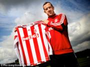 Rời Liverpool, Charlie Adam trở thành tân binh của Stoke